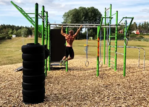 Grebo utegym - Grebo utegym och motionsspårPå grönområdet vid tennisplanen på Mårsängsområdet i Grebo finns ett utegym, Härifrån utgår även ett elljusspår delvis i äldre flerskiktad skog och delvis genom öppna föryngringsmarker. Spåret är cirka 2,4 kilometer. Du når spåret även från Garpbergsvägen och Tärnvägen/Älghornsvägen.Utegym - Län: Åtvidabergs kommun På grönområdet vid tennisplanen på Mårsängsområdet i Grebo finns ett utegym, Härifrån utgår även ett elljusspår delvis i äldre flerskiktad skog och delvis genom öppna föryngringsmarker. Spåret är cirka 2,4 kilometer. Du når spåret även från Garpbergsvägen och Tärnvägen/Älghornsvägen.Aktiviteter och faciliteterUtegymGrillplats/EldplatsVedlårParkeringsplatsBänkbordBarnvagnstillgängligtHär är de 15st mest sökta gymmen på GymKarta i Juli 2023Nordic Wellness Lindholmen på Lindholmsallén 20 i GöteborgSATS Gamlestaden på Gamlestadstorget 7 i GöteborgSTC Sävedalen - Göteborgsvägen 104 - GymKarta.seSTC munkebäck på Munkebäcks Allé 26 i GöteborgNordic Wellness Göteborg Kviberg Arena - GymKarta.seNordic Wellness Kungälv Kongahälla - GymKarta.seActic Lerum - Vattenpalatset på Häradsvägen 3 i Lerum&nbsp;Maximus Gym Brunnsbo på Folkvisegatan 15 i GöteborgSATS Hovås på Björklundabacken 2 i Hovås - GymKarta.seNordic Wellness Backaplan på Gustaf Dalénsgatan 13Fitness24Seven på Lergöksgatan 6 i Västra FrölundaSATS Askim (Sisjön stora) på Ekonomivägen 6 i AskimSTC på Ekenleden 10 i Kållered - GymKarta.seNordic Wellness Marklandsgatan - GymKarta.seNordic Wellness på Vasagatan 7 i Göteborg